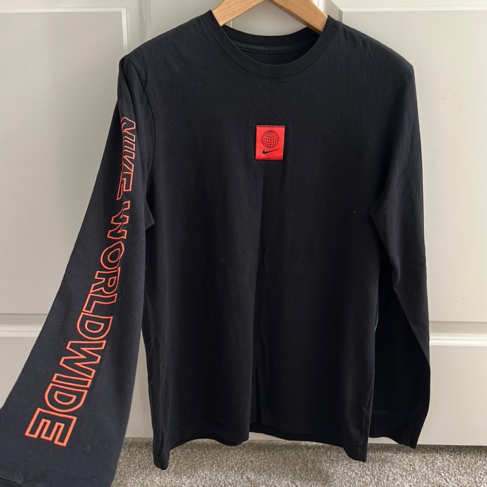 Nike, Worldwide, Long Sleeve Tee, Graffiti Globe Print, Size Medium